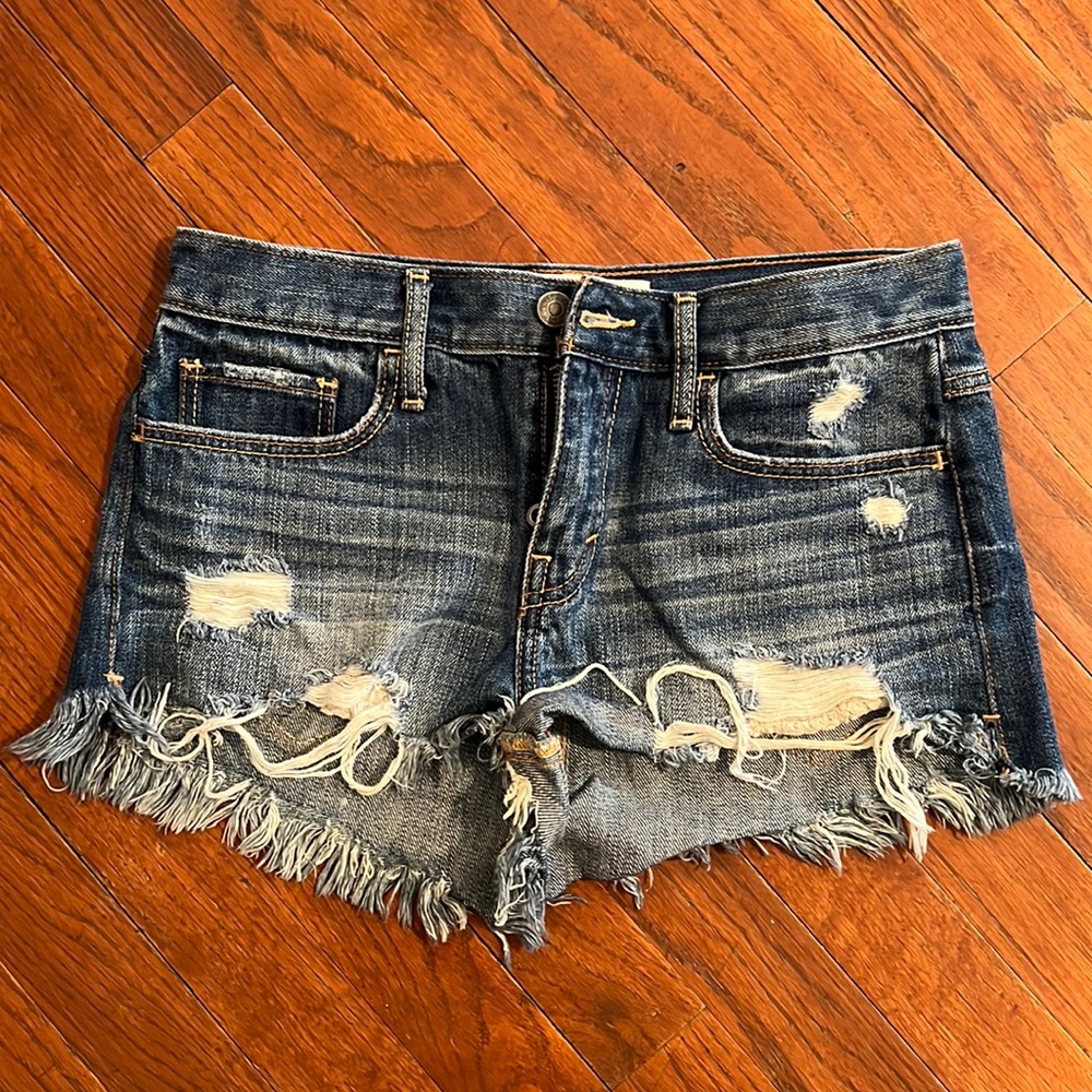 Gilly Hicks denim jean shorts distressed white lace peekaboo pocket size 0 25